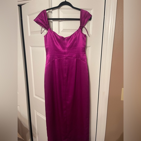 Stunning Aidan Mattox Off the Shoulder Gown. Worn once. Size 8! + Garment bag - Picture 4 of 7